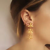 Aretes largos de ranas vista real